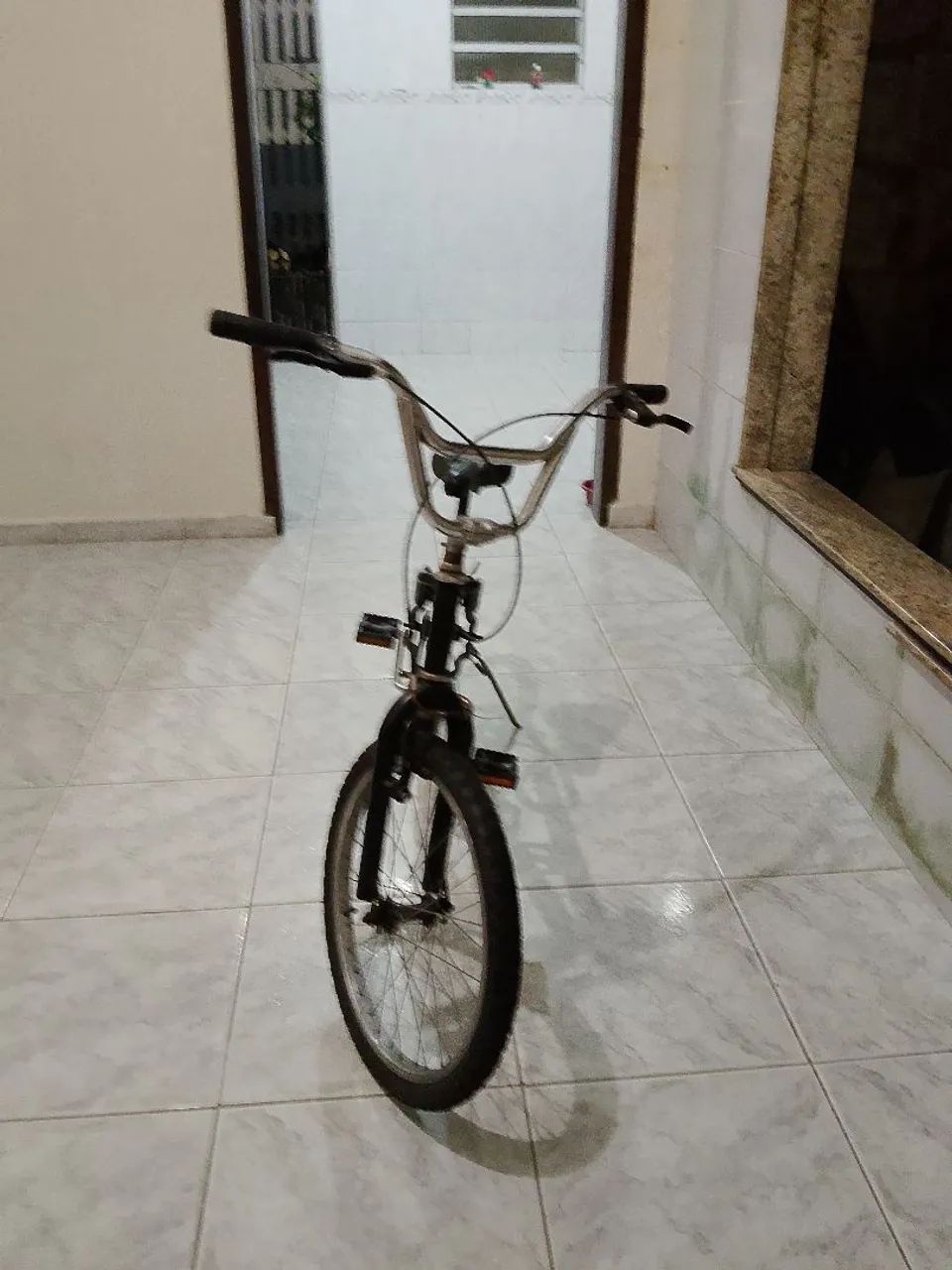 Vendo bicicleta preta  - Foto 5