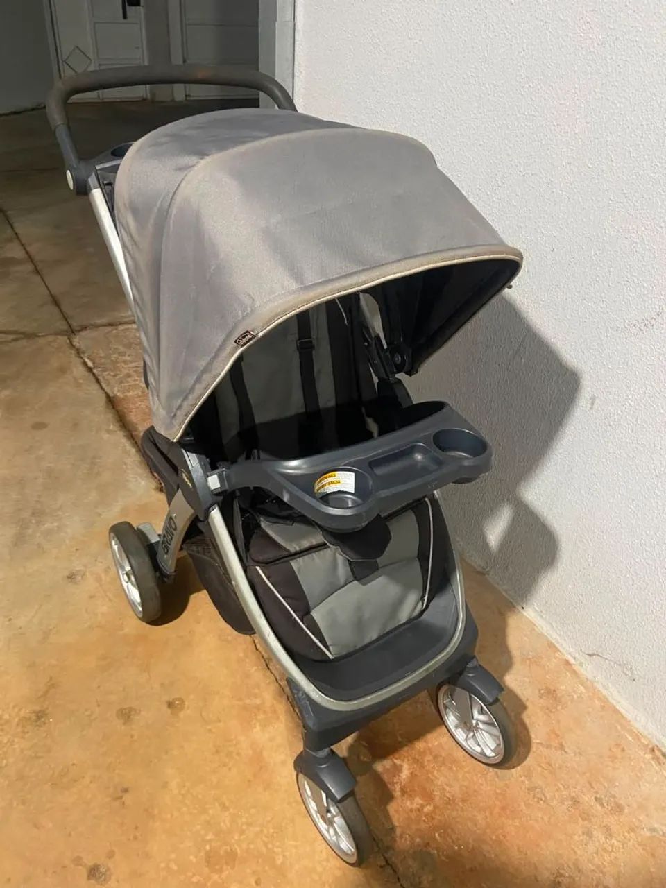 Carrinho de bebê + bebê conforto da Chicco Bravo  - Foto 2