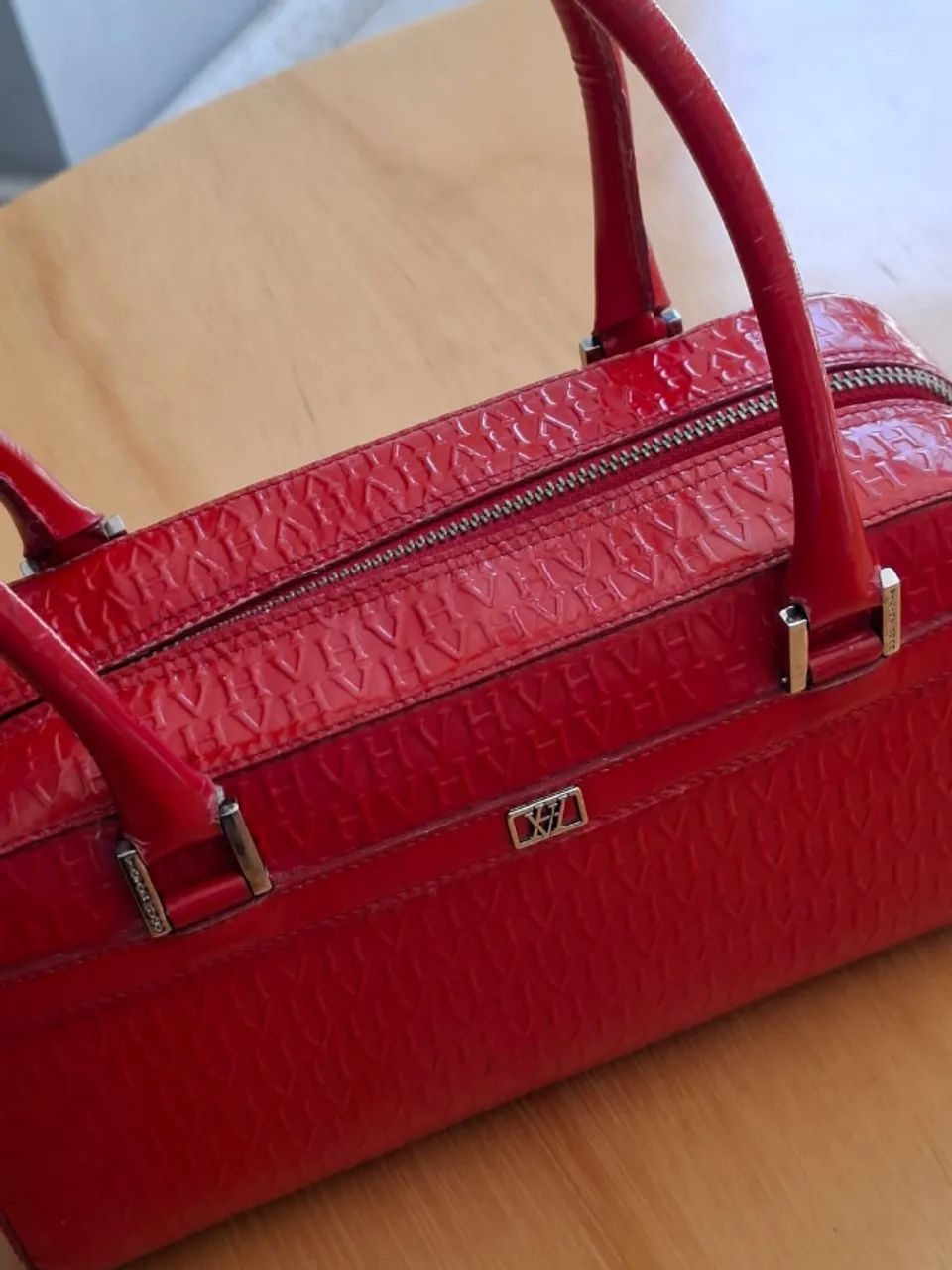 Bolsa Victor Hugo rectangular de vinil vermelha - Foto 4