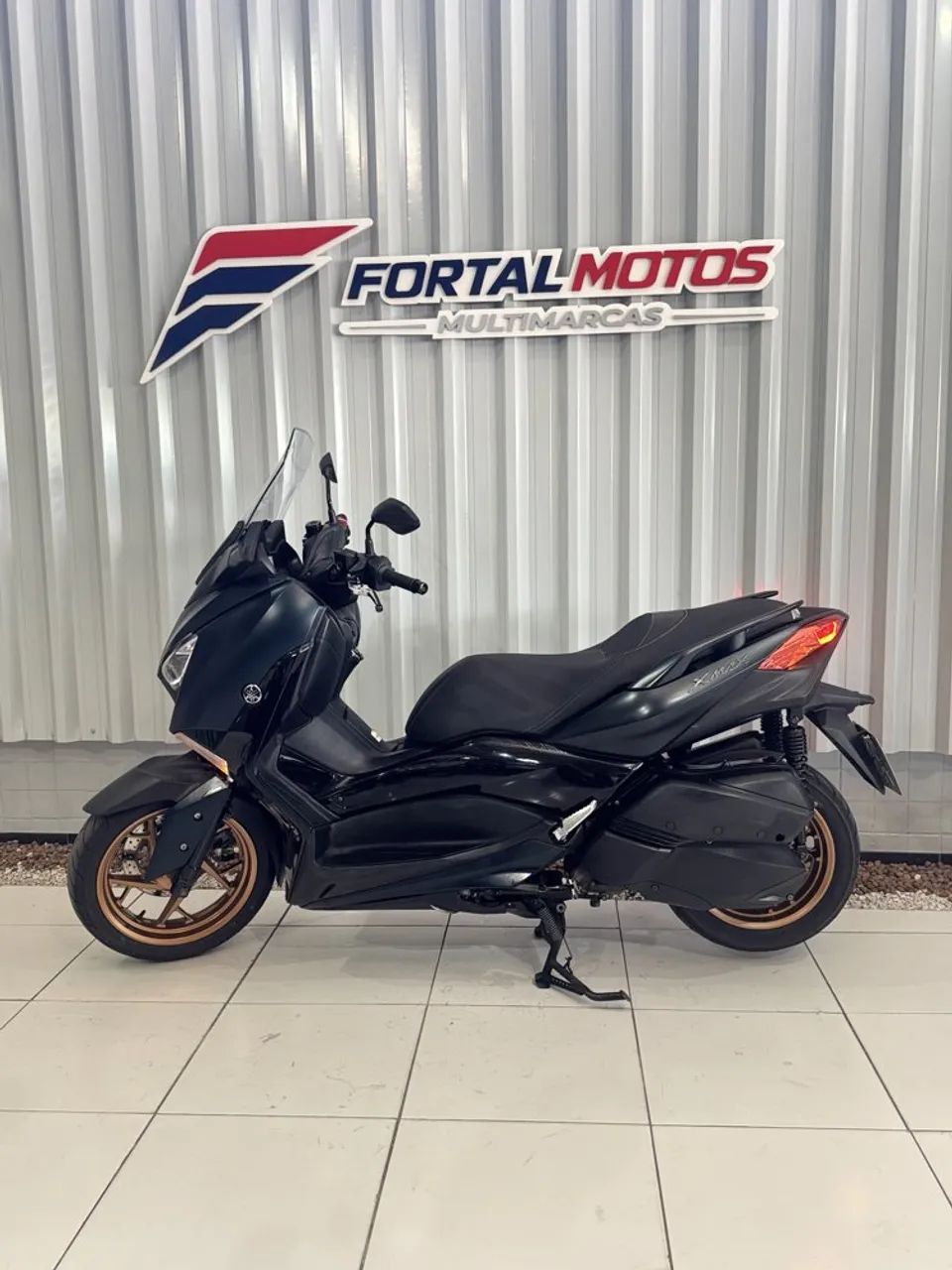 YAMAHA XMAX 250 2023 - Foto 2