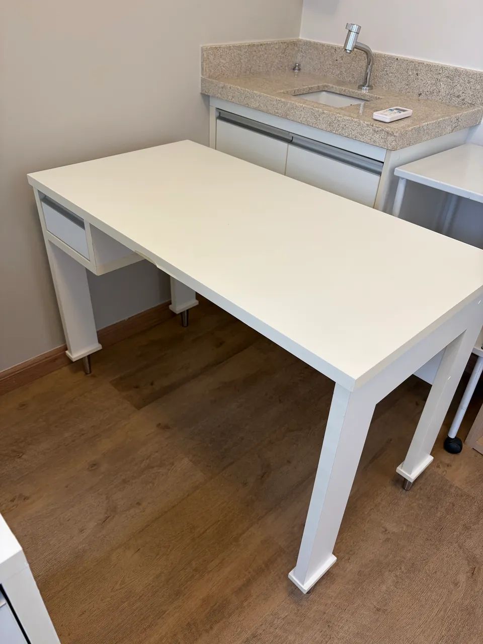 Mesa branca escritório 
