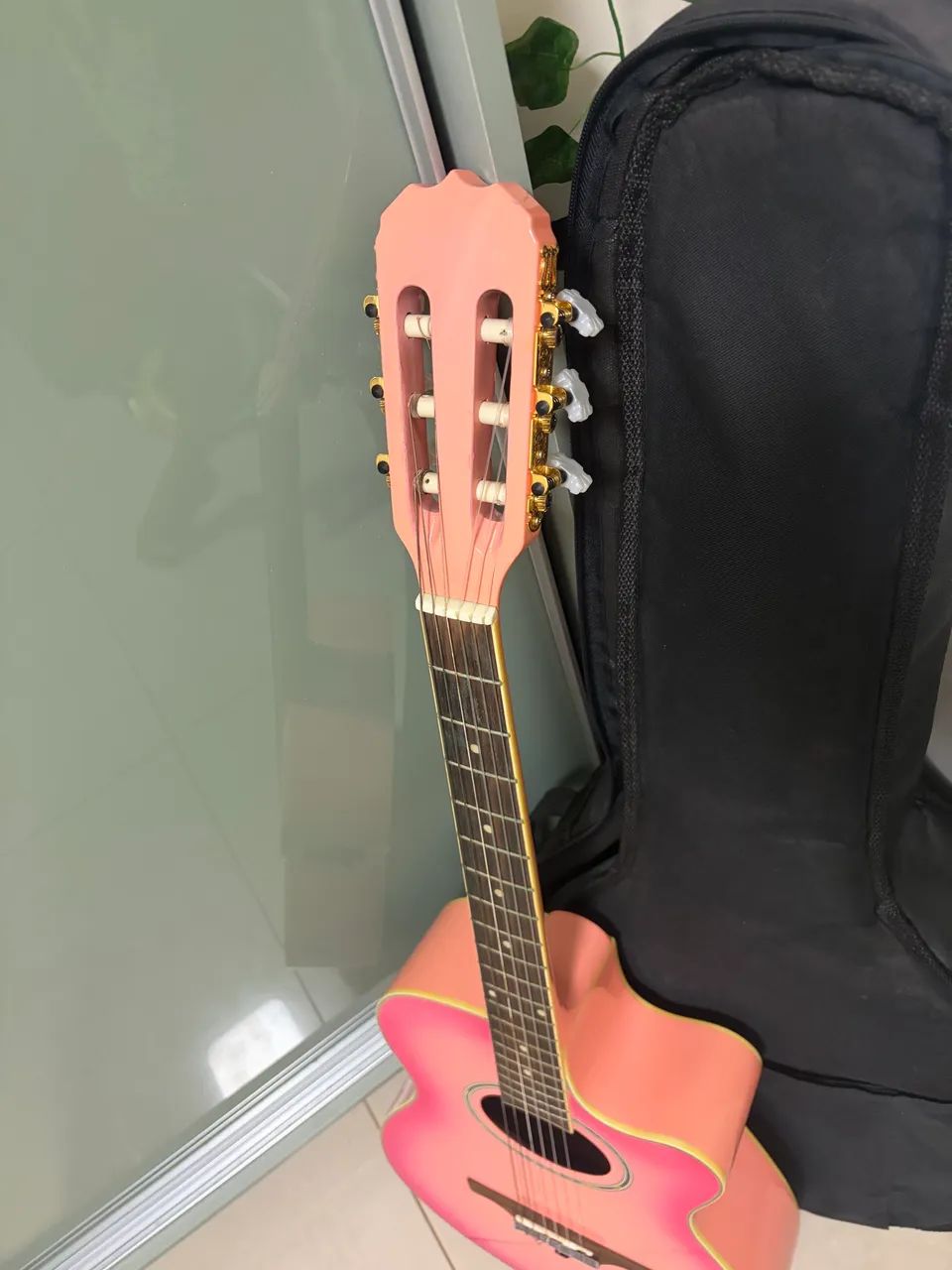 Violão Hofma eletroacústico rosa + capa - Foto 4
