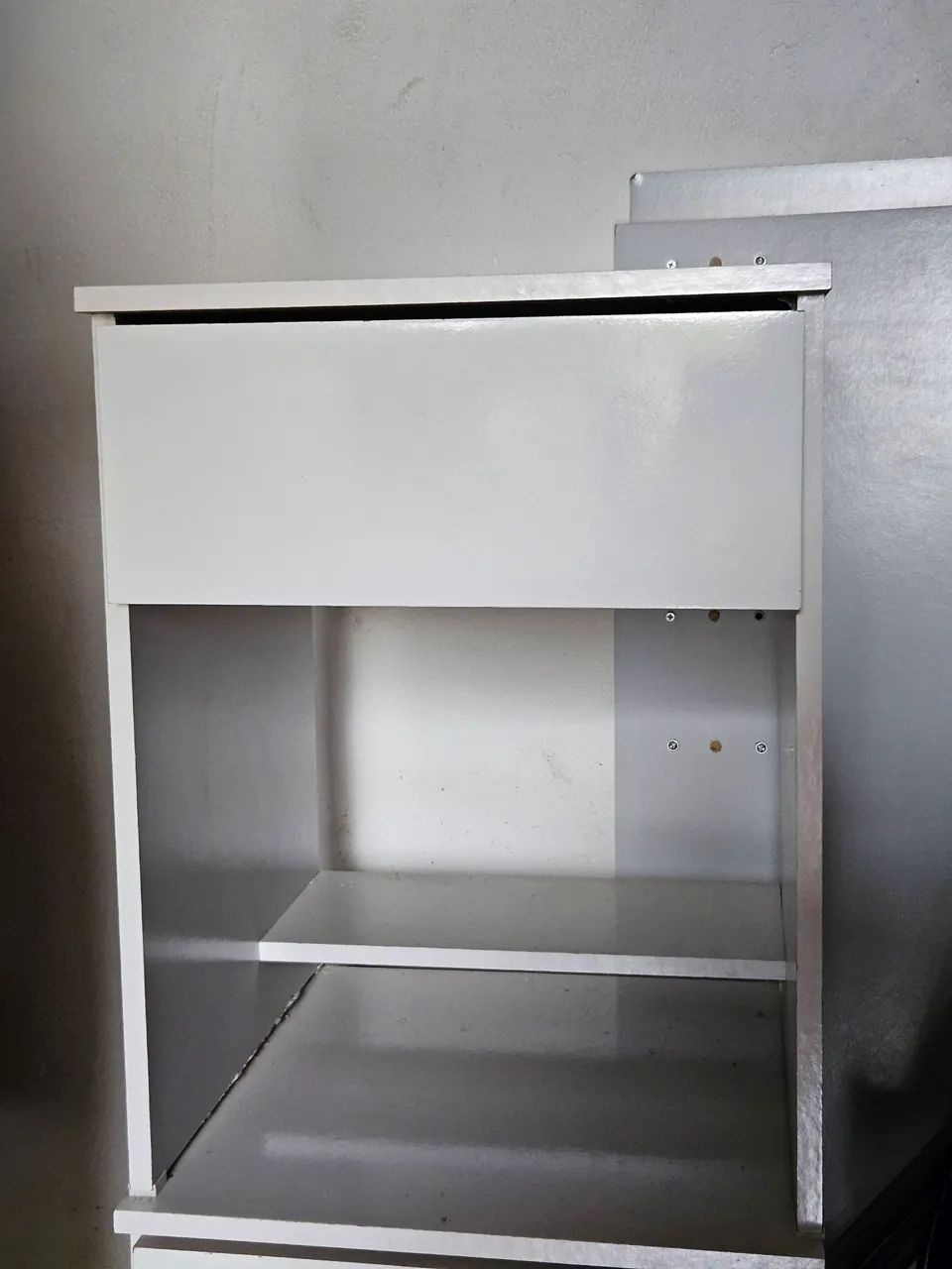 Criado mudo branco com 1 gaveta - Foto 2