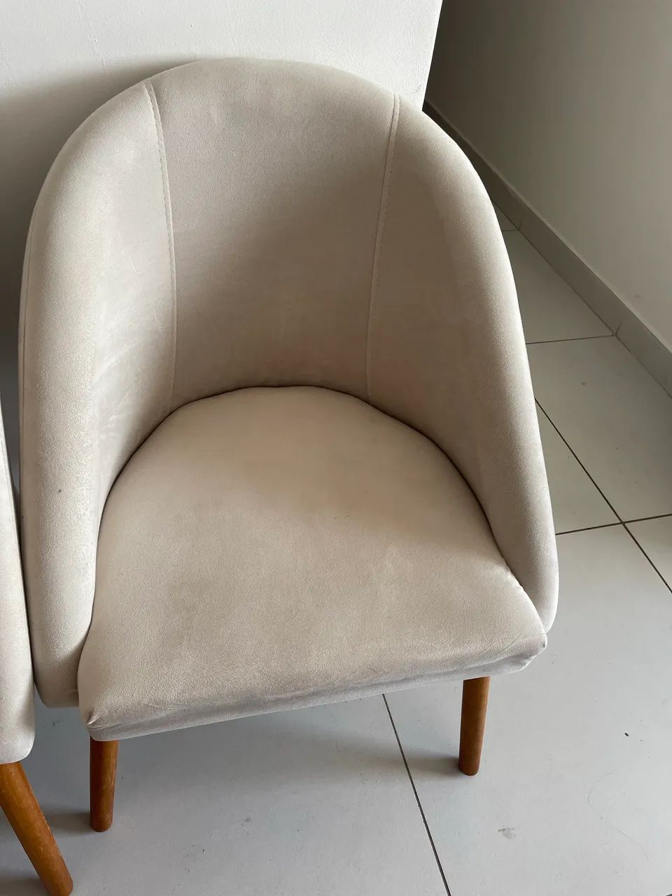 Poltronas na cor bege. - Foto 2