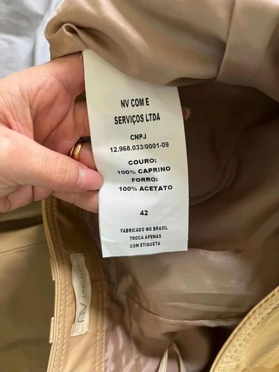 calça couro legítimo bege nati vozza - Foto 3