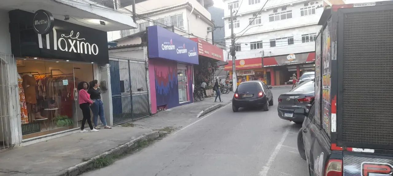 Guapimirim - Centro - Loja comercial mais apartamento - Foto 4