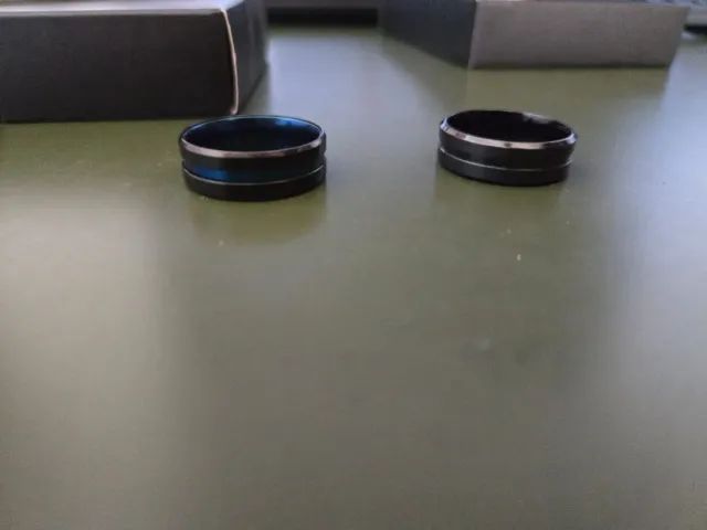 kit 2 anéis de tungstênio preto e azul 13