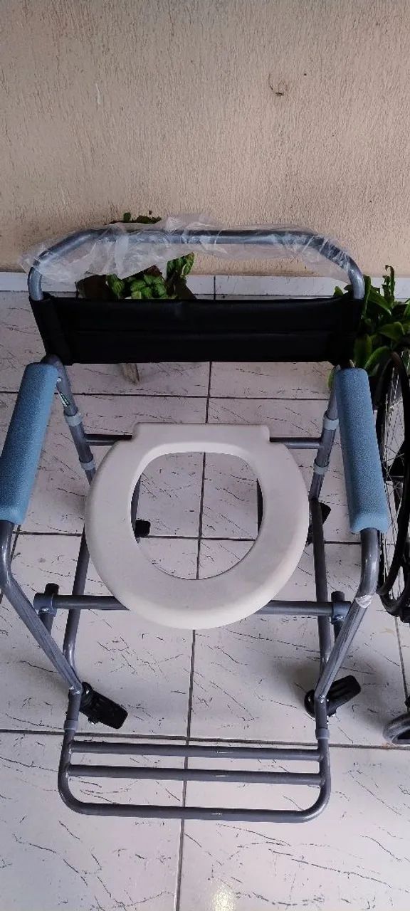 Cadeira de Banho e de Rodas  - Foto 2