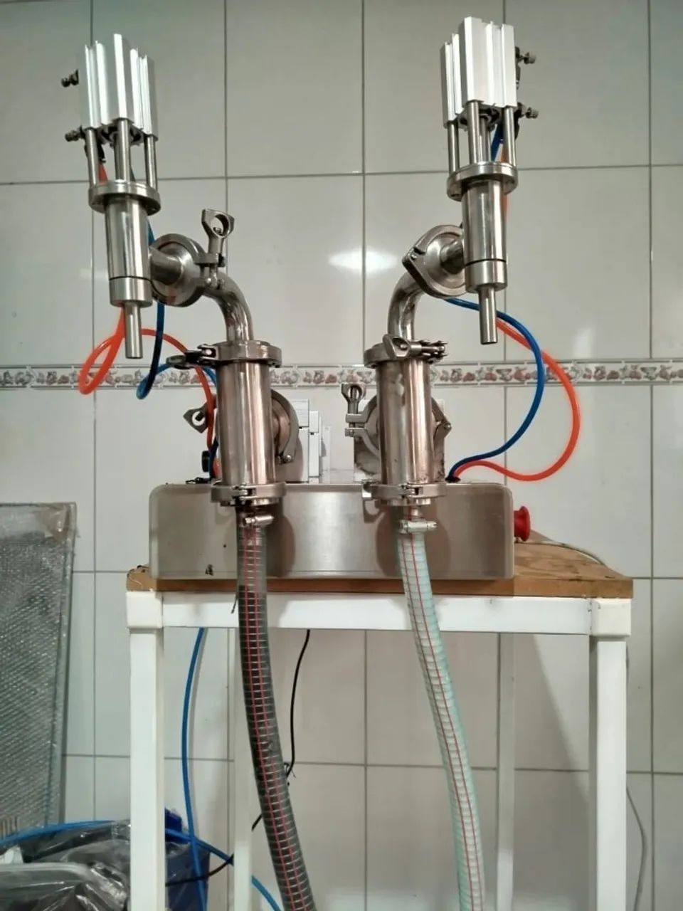 Dousadora de bico duplo pneumática em aço inox