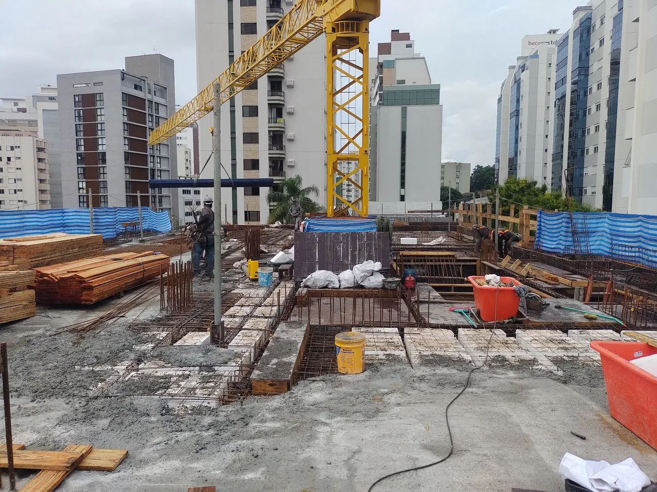 Vagas para Carpinteiro e Servente de Pedreiro 