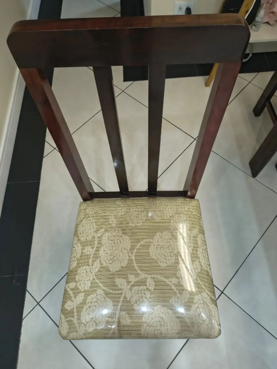 Mesa de Jantar em Madeira com Tampo de Vidro + 4 Cadeiras - Foto 4