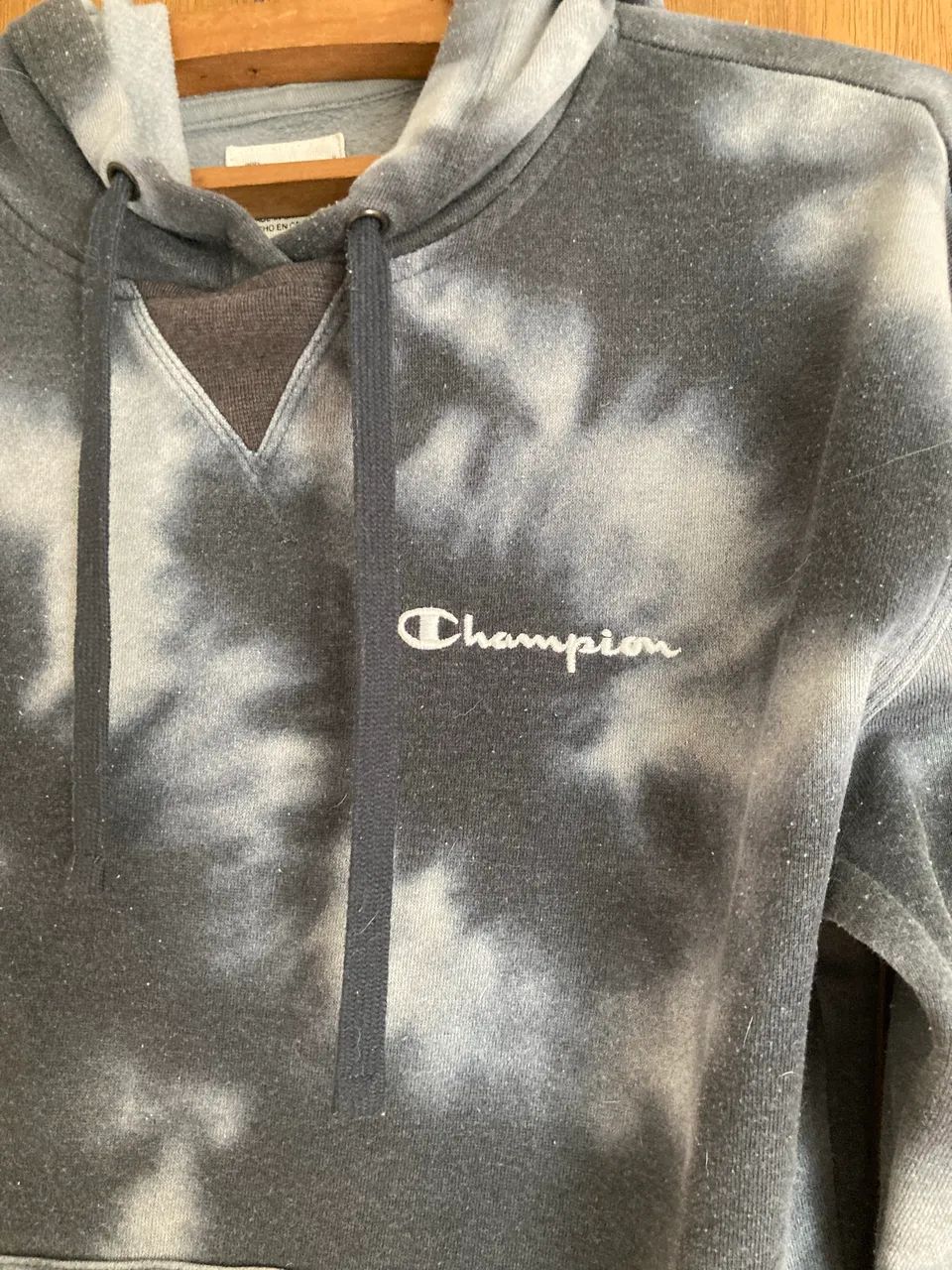 Moletom Champion tie dye cinza grafite tam p - Foto 2