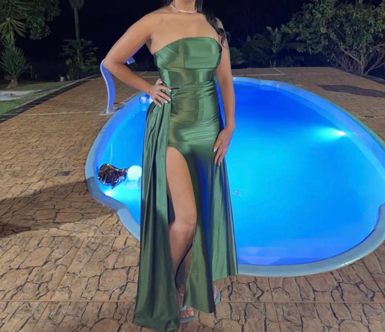 Lindo vestido de cetim 