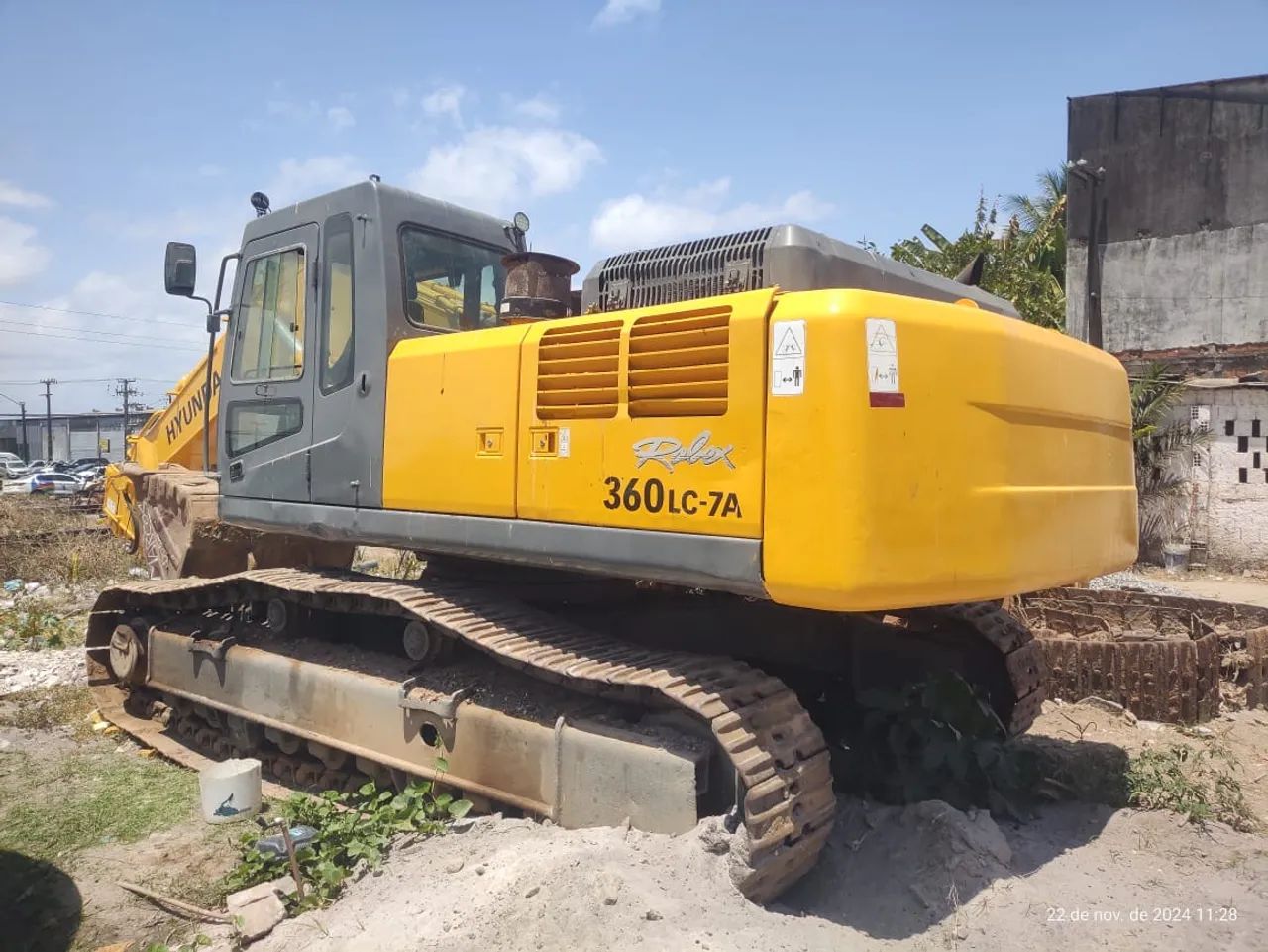 ESCAVADEIRA HYUNDAI 360