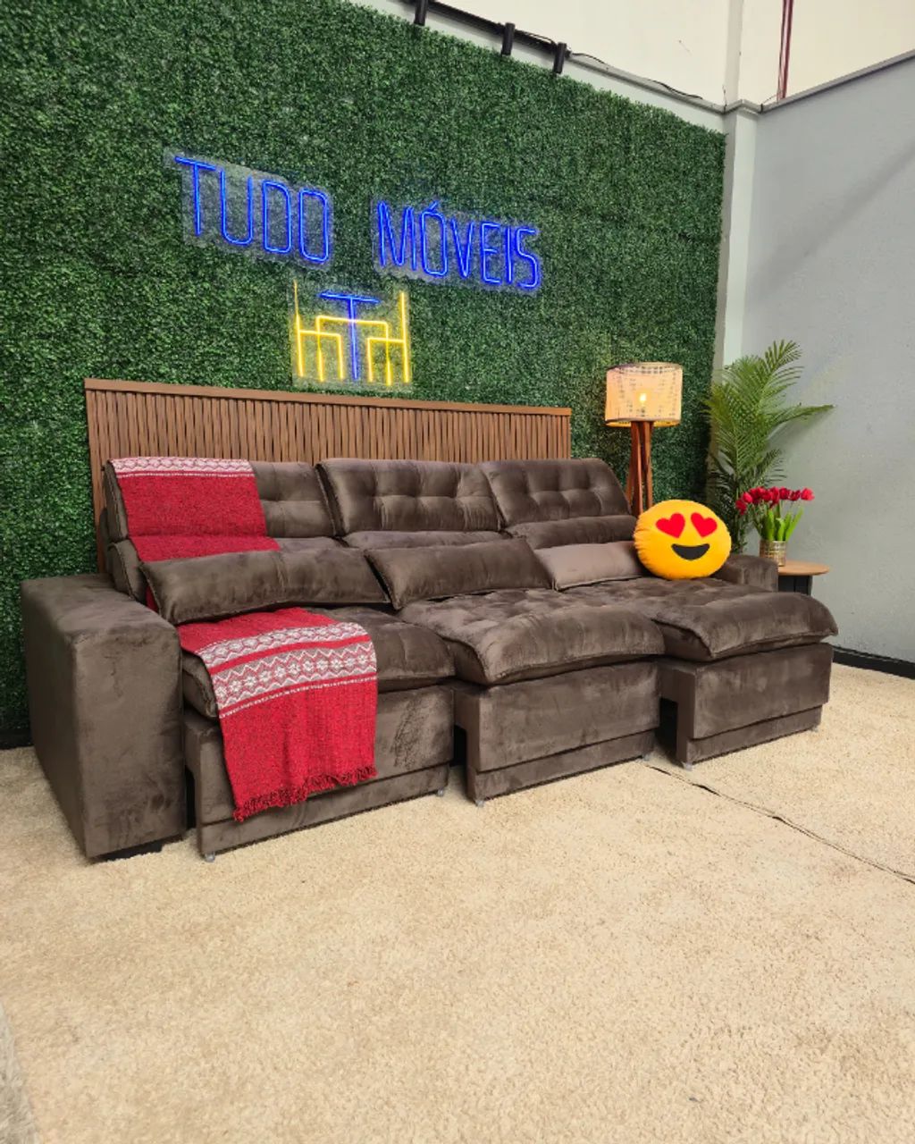 Sofa Retratil e reclinável todo no veludo com molas no assento 2.85M