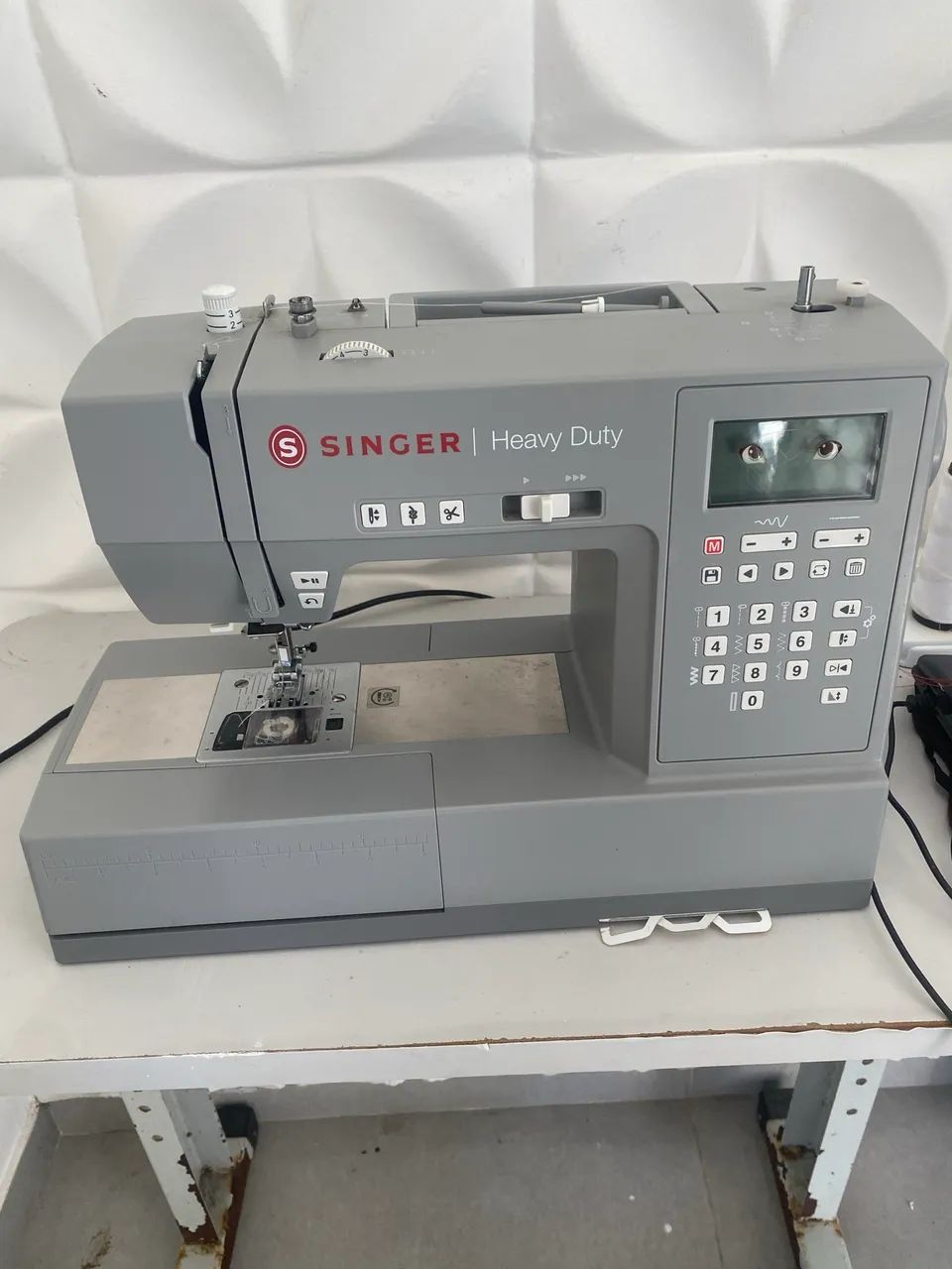 Máquina singer  heavy duty 6805 - Foto 4