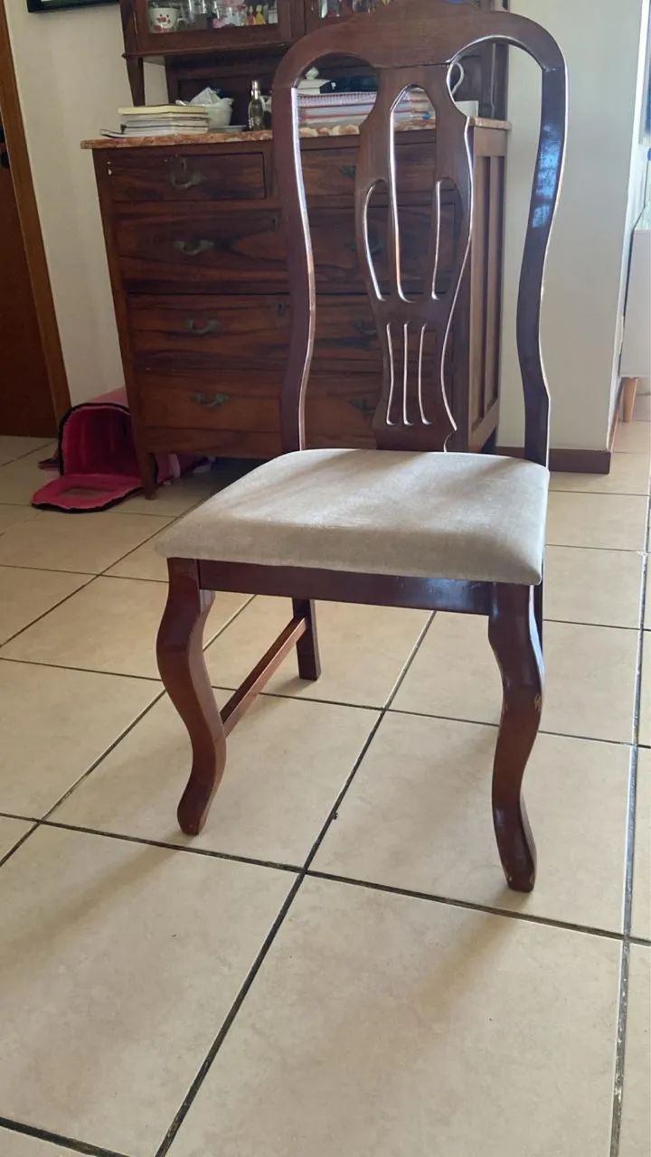 Mesa de vidro com 6 cadeiras
