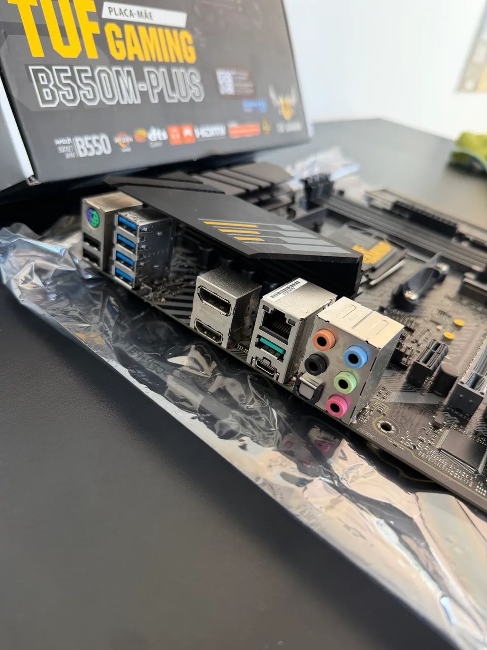 Placa Mãe ASUS TUF Gaming B550M-PLUS AM4 - Completa na Caixa - Foto 3