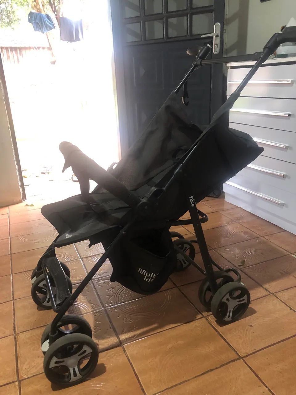 Vendo carrinho de passeio marca multimídia - Foto 4