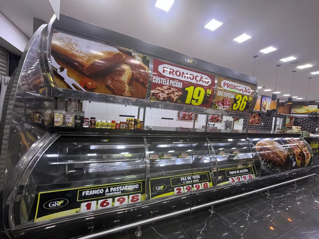 Balcão completo com Vitrini suspensa , e comprador novo 