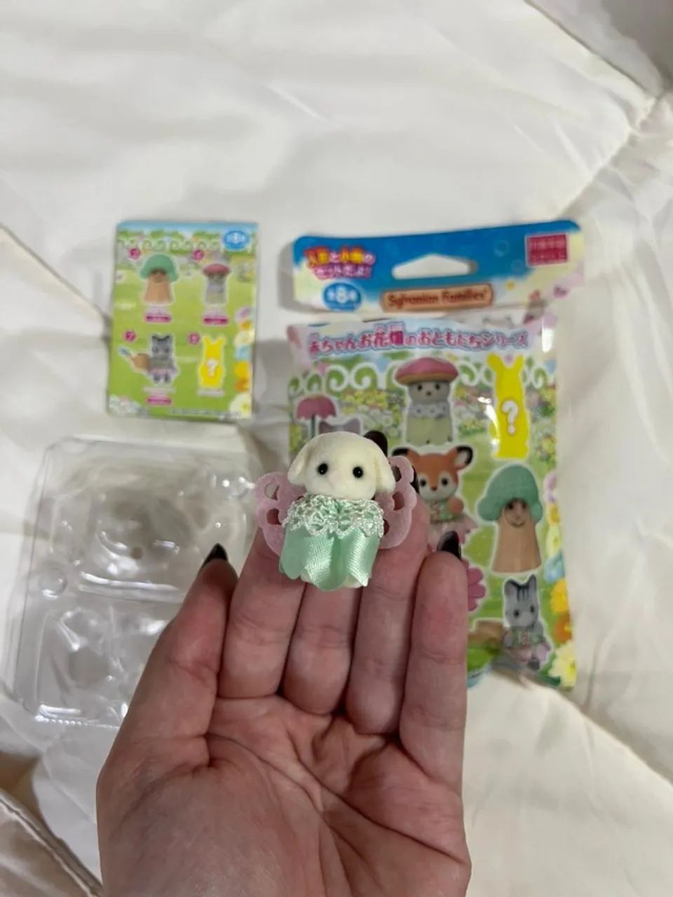 Sylvanian Families: Flora Rabbit Blind Bag Amigos Florais