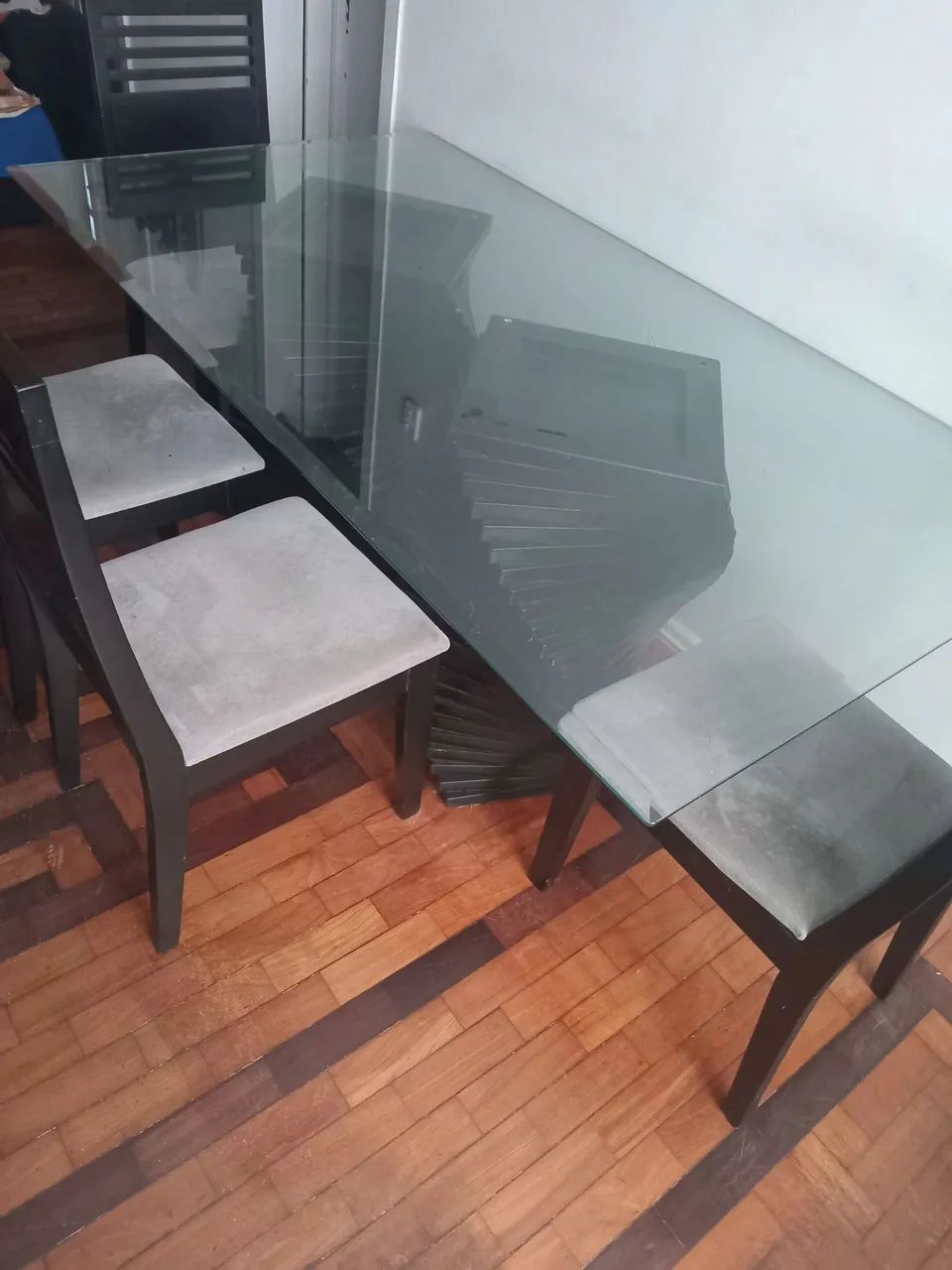 Mesa tampo se vidro com 6 cadeiras e aparador - Foto 2