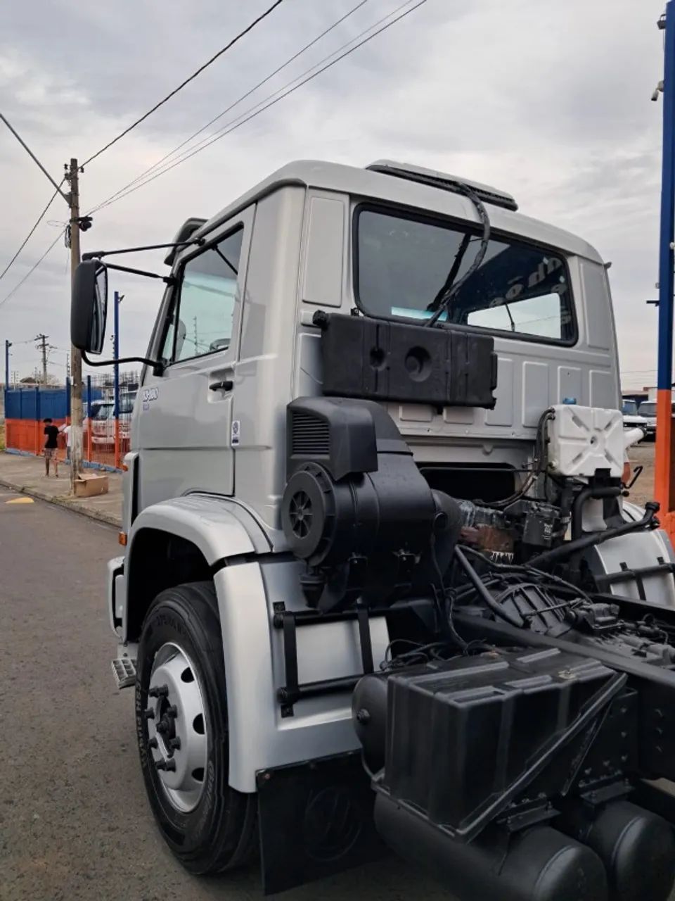 VW 13.180 Worker 6X2 Chassis - (2005) - Foto 4