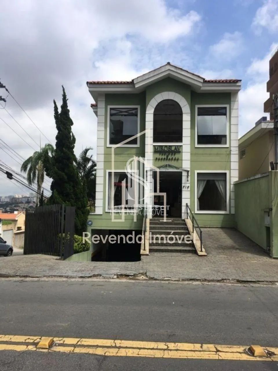 Prédio comercial de 490m² com 10 vagas para veiculos e 3 banheiros no Morumbi Prédio comer