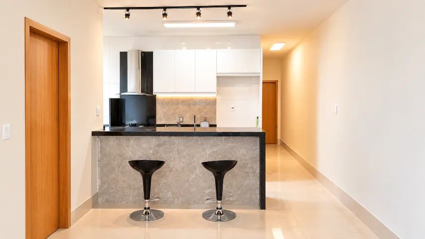 Apartamento 3 Quartos Semimobiliado no Centro - Condomínio e Água Inclusos