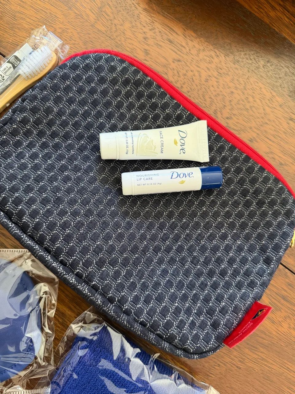 Necessarie contendo vários itens higiênicos  - Foto 2
