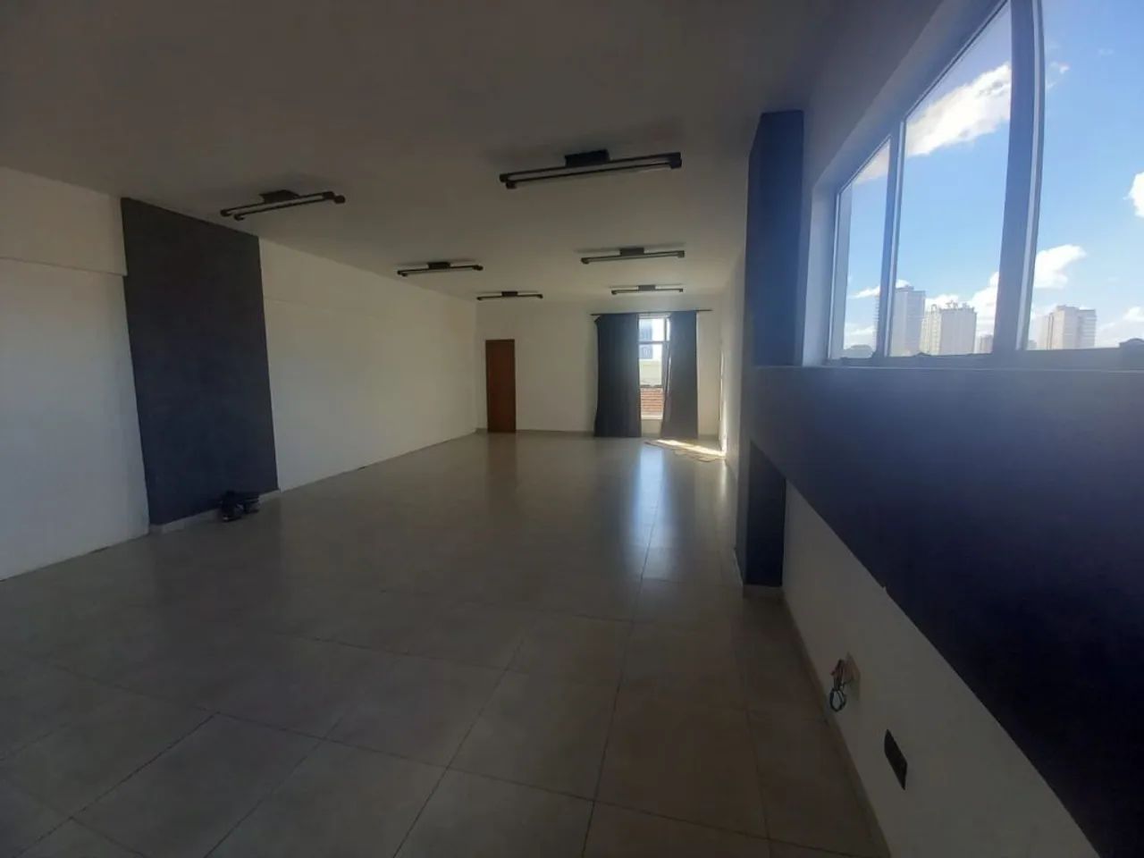 Sala Comercial para locação em edifício no centro de Arapongas. Ideal para seu negócio - Foto 3