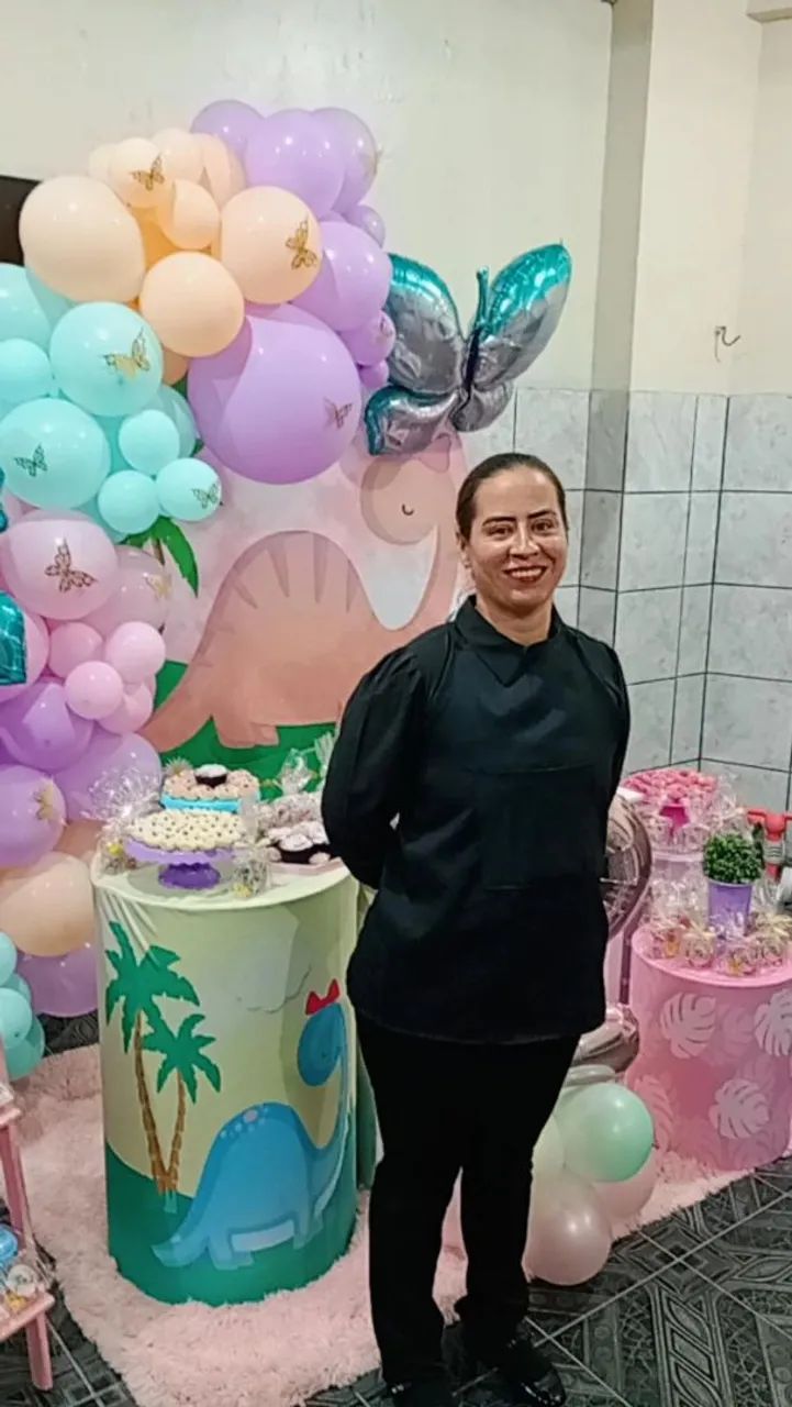 Trabalho com serviço de garçonete,copeira, ajudante de aniversário, recepcionista etc.
