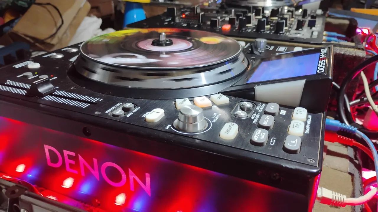 VENDO CDJ DENON DN-HS 5500 com os pratos giratórios - Foto 2