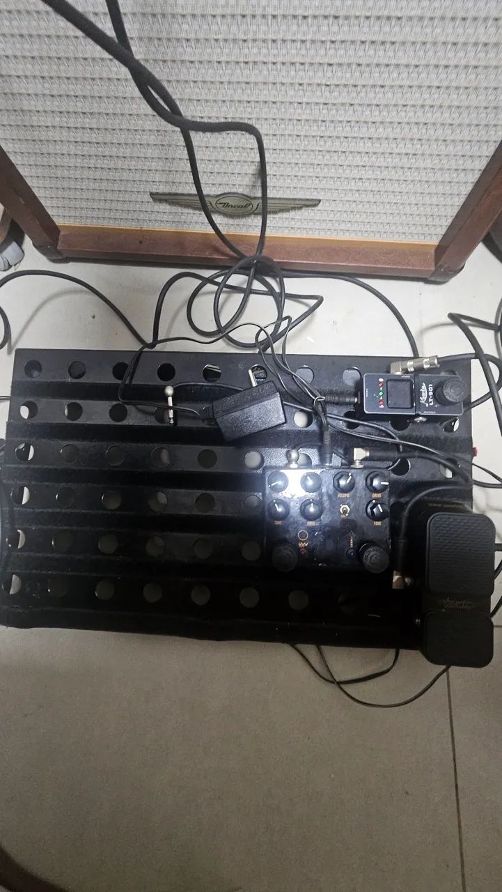Pedalboard CFD Creation zerado com elétrica montada!