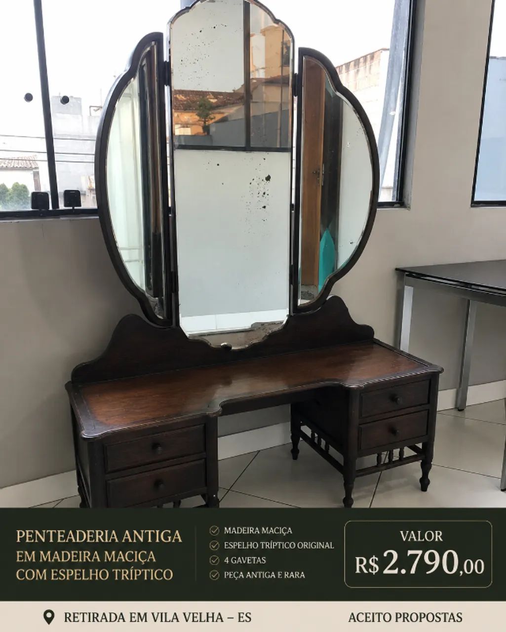 Penteadeira Antiga em Madeira Maciça com Espelho Tríptico