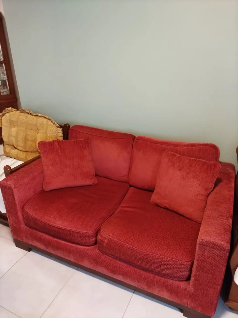 Sofá de dois lugares vermelho  - Foto 2