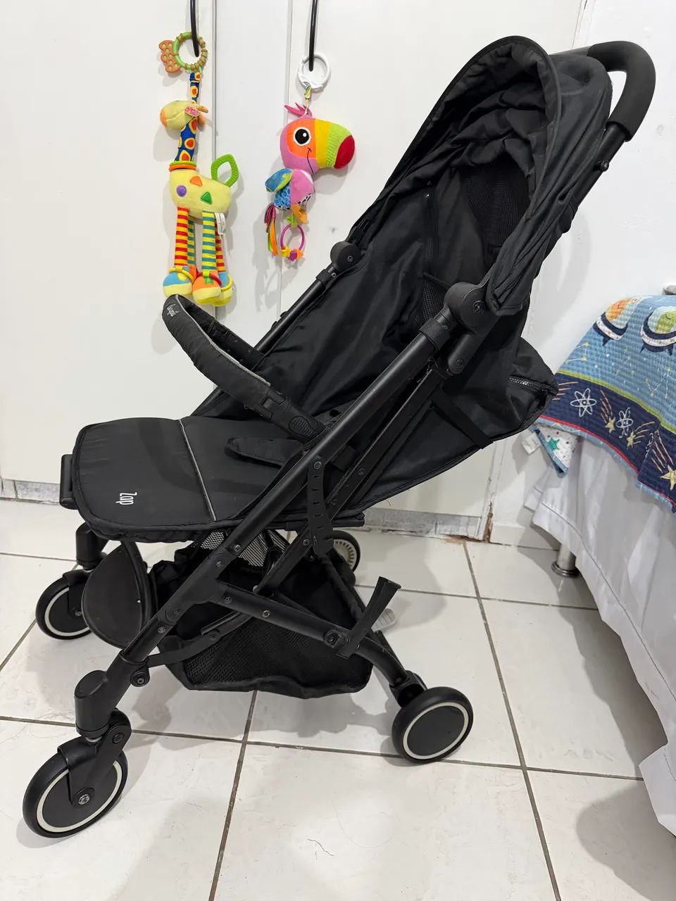 Carrinho Burigotto Zap - Leve, Compacto e Fecha com Uma Mão!