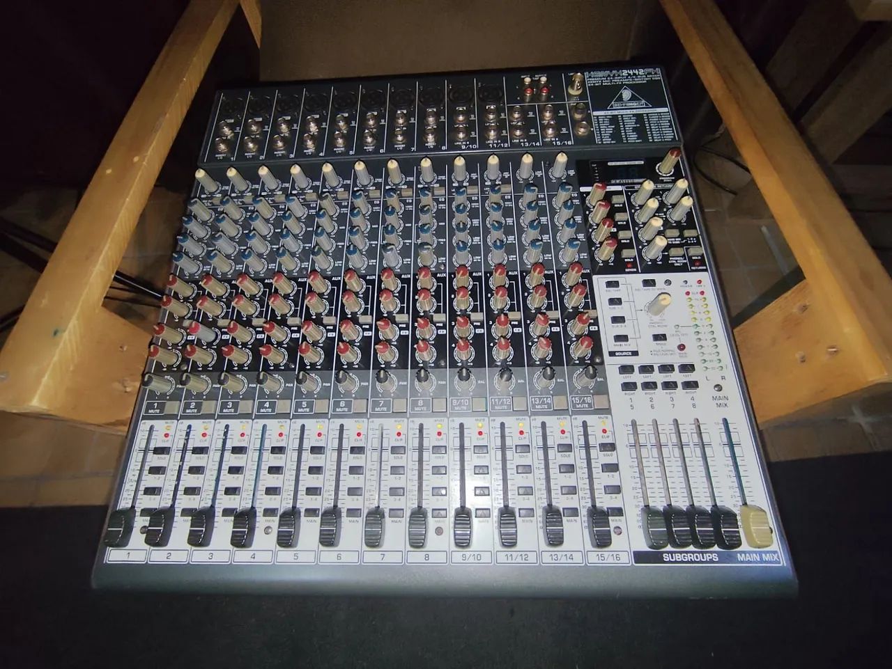 Mesa de som Behringer xenyx 2442FX - Foto 2