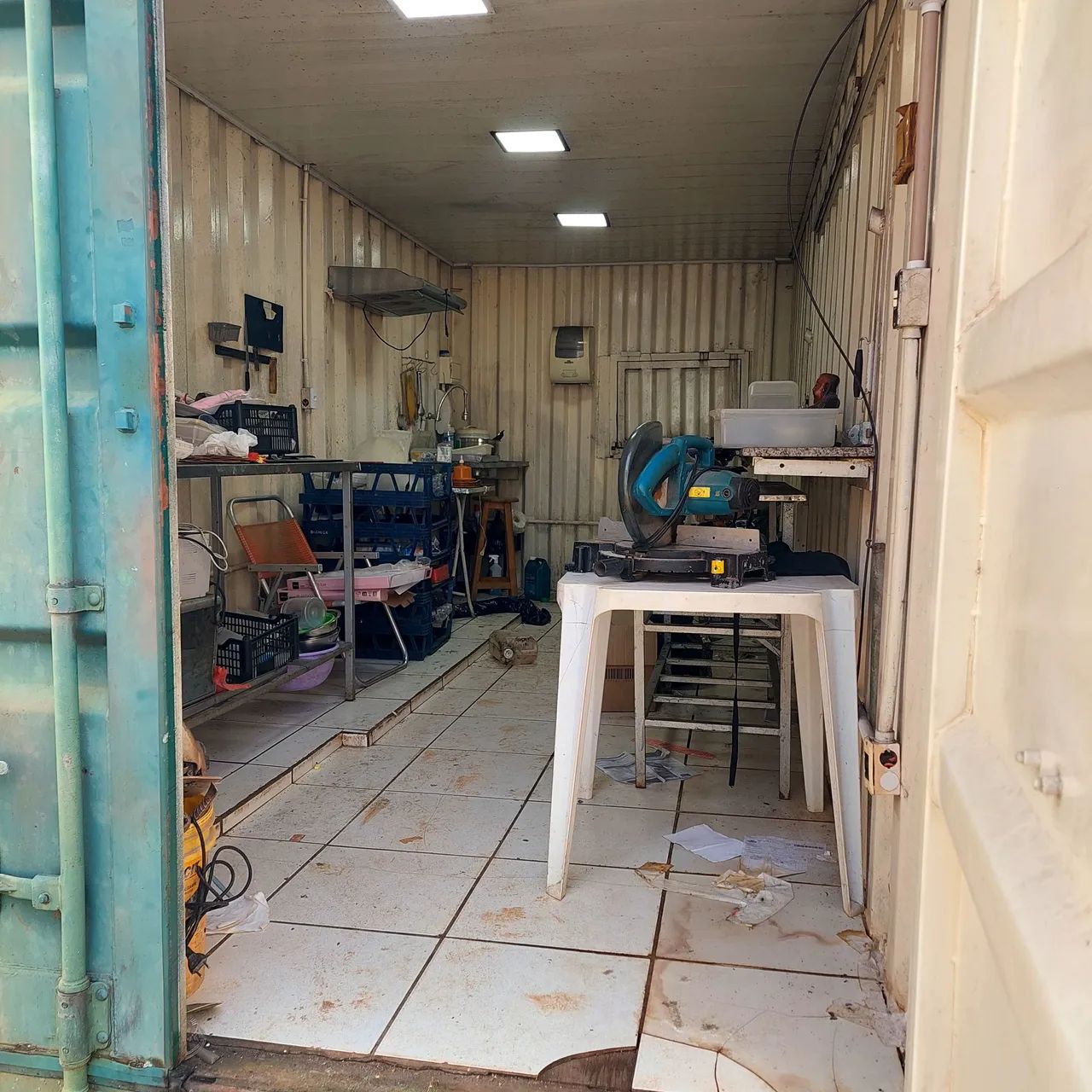 Vende-se container 20 pes 
