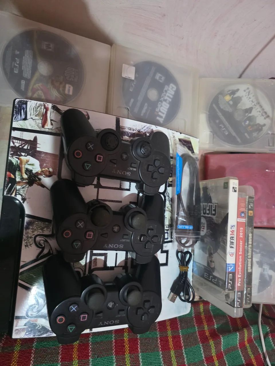 PlayStation 3 com 3 controles e vários jogos - Foto 2