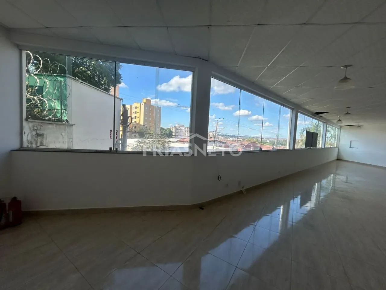 Amplo Salão no bairro Nova América