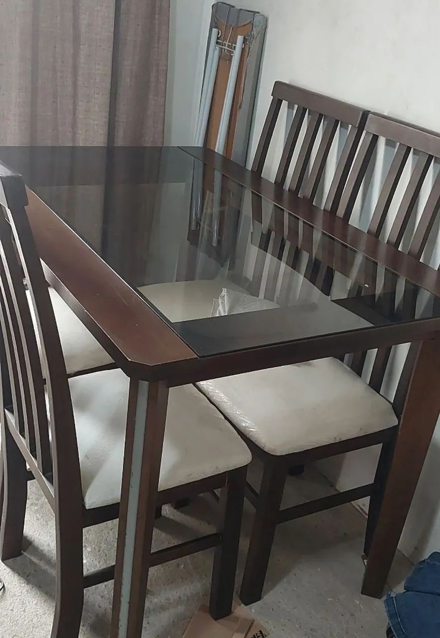 Vendo mesa com 4 cadeiras e rack sala - Foto 2