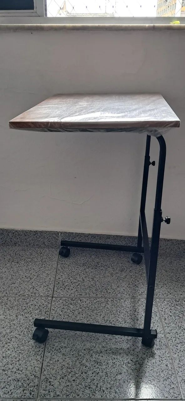 Mesa com rodízios - Foto 2