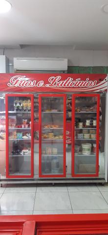 Expositor auto serviço