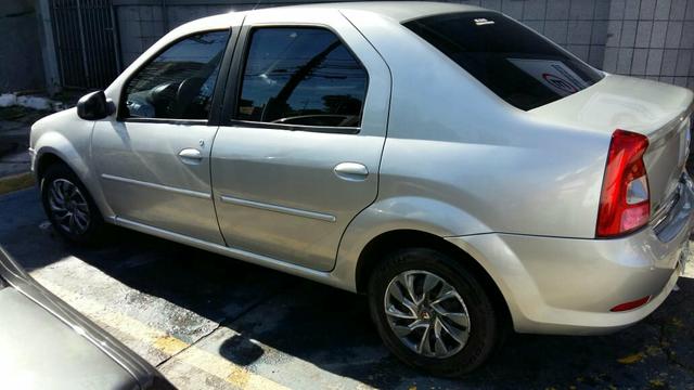 Vende-se Logan Renault 2011 / 2012