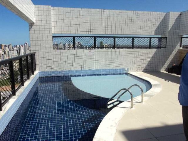 Aluga-se apartamento semi-mobiliado em boa viagem, 03 quartos incluso taxas - Foto 4