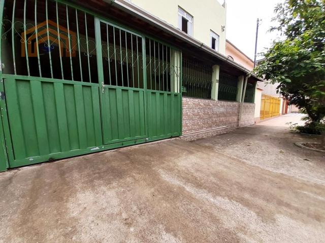 Casa para Venda em Lima Duarte, Centro, 3 dormitórios, 1 banheiro, 2 vagas