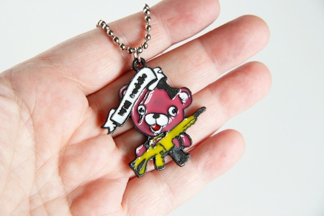 Colar Urso Rosa Cuddle Team Leader Fortnite - Foto 2