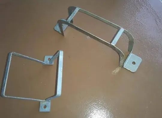 Suporte ou garra de metal (novos) para disjuntores. O preço no anúncio é do unipolar.