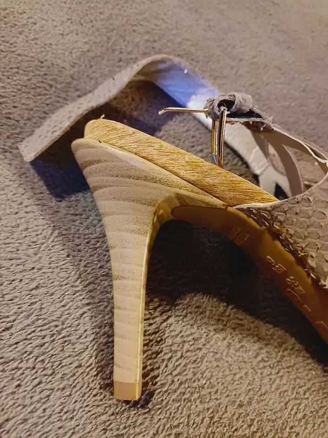 Sandália salto alto cinza pouco usada 35 - Foto 4